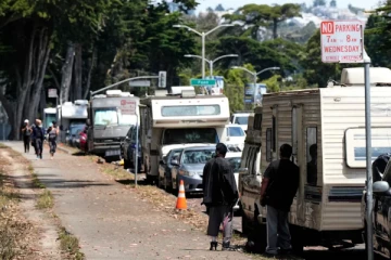 அமெரிக்காவில் நடமாடும் வீடுகளில் வசிக்க தடை