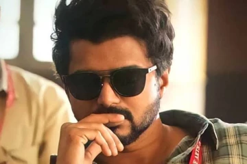ரசிகர் ஒருவருடன் தளபதி விஜய் எடுத்துக்கொண்ட போட்டோ! அன்ஸீன் புகைப்படம்