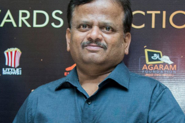 சூப்பர் ஹிட் படங்களை இயக்கிய இயக்குநர் மாரடைப்பால் திடீர் மரணம்! பேரதிர்ச்சியில் ரசிகர்கள் | Director Anand Passed Away Qsctkn