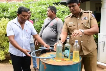 அனுமதிப் பத்திரமின்றி டீசல் வைத்திருந்த குற்றச்சாட்டில் நபரொருவர் கைது (Photo)