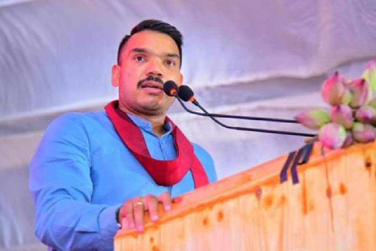 நாட்டு மக்களுக்கு வாக்குறுதியளித்து ஏமாற்றிய அரசாங்கம்! நாமல் விமர்சனம் | Government Deceived Promising Vitz Cars Namal