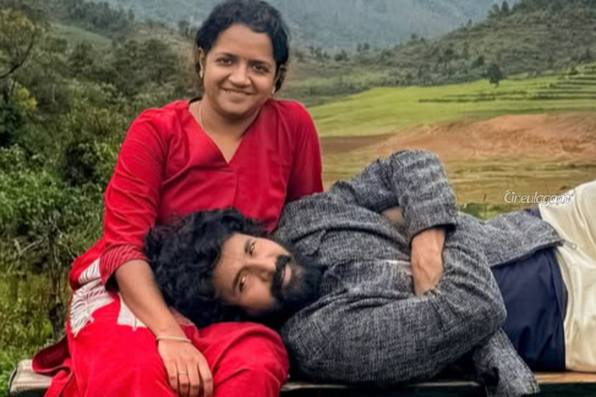 ஊட்டியில் சிவகார்த்திகேயன்.. மனைவி ஆர்த்தி உடன் எடுத்த ரொமான்டிக் புகைப்படங்கள் | Sivakarthikeyan And Aarthy New Photos From Ooty ஊட்டியில் சிவகார்த்திகேயன்.. மனைவி ஆர்த்தி உடன் எடுத்த ரொமான்டிக் புகைப்படங்கள் | Sivakarthikeyan And Aarthy New Photos From Ooty
