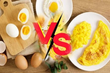 வேகவைத்த முட்டை vs ஆம்லெட்... எது ஆரோக்கியமானதுன்னு தெரியுமா?