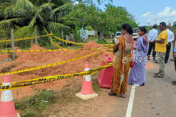கொக்குதொடுவாய் மனித புதைகுழி விவகாரம்: சம்பந்தப்பட்ட சட்டத்தரணிகளுக்கு அச்சுறுத்தல் (Photos) | Kokkuthoduvai Human Burial Threats To Lawyers