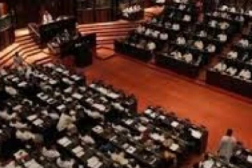 වැටුප් නොමැතිව වසරක කාලයක් කටයුතු කිරිමට පිරිසක් එකඟතාවයක..