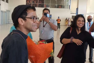 போராட்டத்தில் கலந்துகொள்ள இங்கிலாந்திலிருந்து வந்த இலங்கைப் பிரபலம்!