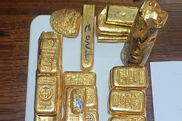 குளத்தின் ஆழத்திலிருந்த பொதியை மீட்ட கடற்படையினருக்கு காத்திருந்த அதிர்ச்சி! | Thorayadi Lagoon 4 7Kg Of Gold Recovered Navy