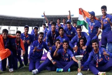 மேற்கிந்திய தீவுகளின் அதிகாரிகளால் தடுக்கப்பட்ட இந்திய கிரிக்கட் வீரர்கள்! (வீடியோ)