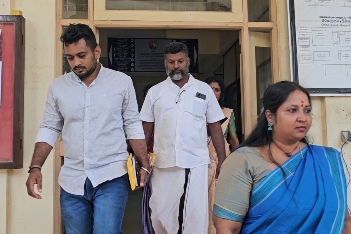 மானிப்பாய் பிரதேச சபையில் ஊடகவியலாளருக்கு மறுக்கப்பட்ட அனுமதி! 11 உறுப்பினர்கள் வெளிநடப்பு | Journalist Denied Entry Manipay Pradeshiya Sabha மானிப்பாய் பிரதேச சபையில் ஊடகவியலாளருக்கு மறுக்கப்பட்ட அனுமதி! 11 உறுப்பினர்கள் வெளிநடப்பு | Journalist Denied Entry Manipay Pradeshiya Sabha