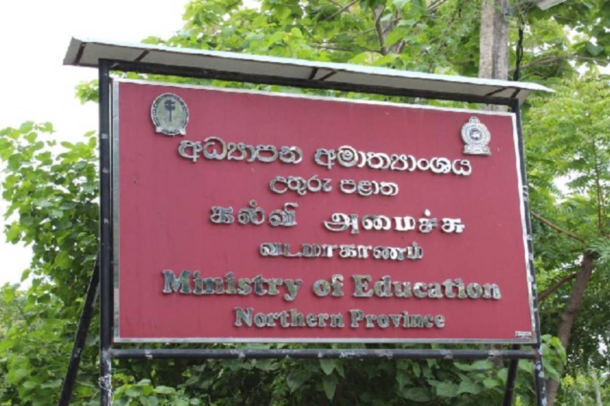 வடக்கு ஆசிரியர் இடமாற்றத்தில் ஆளுநரின் முறைகேடு : ஐனாதிபதி, பிரதமருக்கு பறந்த கடிதம் | Governor S Misconduct In Np Teacher Transfers வடக்கு ஆசிரியர் இடமாற்றத்தில் ஆளுநரின் முறைகேடு : ஐனாதிபதி, பிரதமருக்கு பறந்த கடிதம் | Governor S Misconduct In Np Teacher Transfers