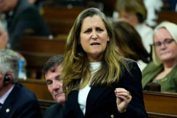 கனடாவில் எதிர்க்கட்சிகளின் அழுத்தம் காரணமாக பதவி விலகும் கனடிய நாடாளுமன்ற உறுப்பினர்