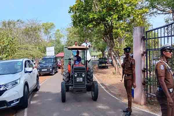 சொகுசு வாகனத்திற்காக மக்களின் சேவையை தடுத்த தமிழரசு கட்சி தவிசாளர்கள்! | Poor Blocked People S Services Sake Luxury Vehicle