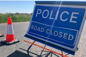 පාර්ලිමේන්තු පිවිසුම් ප්‍රධාන මාර්ගයක් වසා දැමේ...