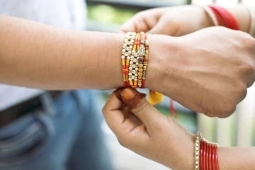 டிண்டர் அப்பில் தங்கையினை தேடிய இளைஞர் :  இணையத்தில் வைரலான ஒரு  பாசமலர் கதை