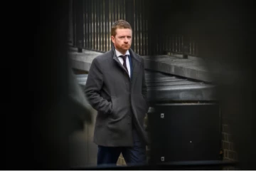 எப்ஸ்டீன் கோப்புகளின் எதிரொலி பிரித்தானிய பிரதமரின் தலைம செயலாளர் பதவி விலகல்