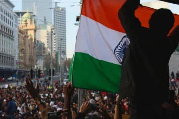 இந்தியர்கள் மீது தொடரும் இனவெறித் தாக்குதல்கள்