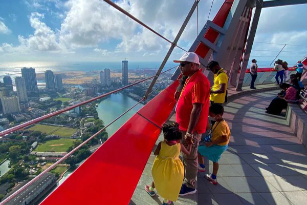 சாதனை படைத்த கொழும்பு தாமரைக்கோபுரம்! | Colombo S Record Breaking Lotus Tower
