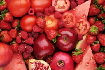 சிவப்பு நிற பழங்களில் இவ்வளவு நன்மைகளா? கட்டாயம் தெரிஞ்சிக்கோங்க