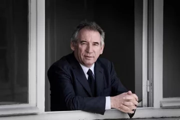 புதிய பிரதமர் பெயரை அறிவித்தார் பிரான்ஸ் ஜனாதிபதி: யார் அவர்?