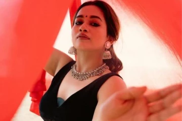 பாண்டியன் ஸ்டோர்ஸ் சீரியல் நடிகை காவ்யா அறிவுமணியா இது.. புது லுக்கில் கலக்குகிறார்!