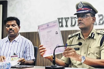 பணத்தைப் பெற்றுக் கொண்டு பட்டம் வழங்கிய பல்கலைக்கழகம்.. அதிர்ச்சி தகவல்