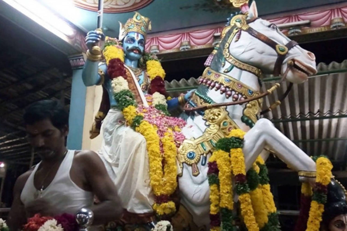 கருப்பசாமி வேட்டைக்கு போகும் பொழுது எதிரே யாரும் செல்லக்கூடாது.. ஏன் தெரியுமா? | Secret Behind Karupasamy Vettai Ritruals