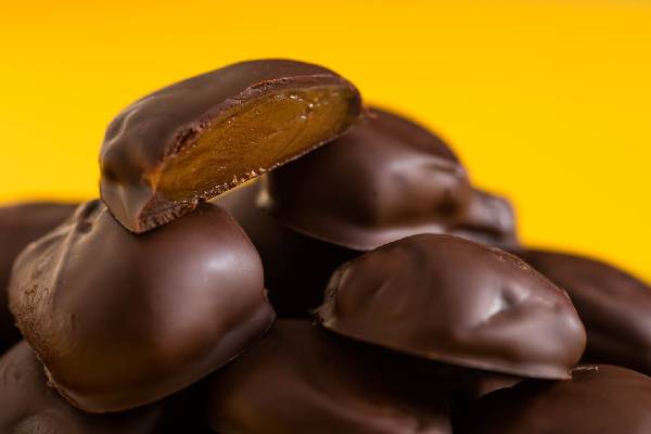 homemade chocolate: நாவூரும் சுவையில் பால் சாக்லேட்: வெறும் 5 பொருள் இருந்தா போதும் | Homemade Milk Chocolate Recipe In Tamil