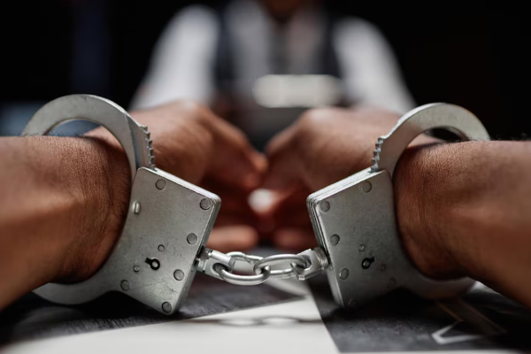 36 சிறுமிகளை தவறான நடத்தைக்கு உட்படுத்திய வர்த்தகர்! | Businessman Misbehave 36 Girls Police Arrest