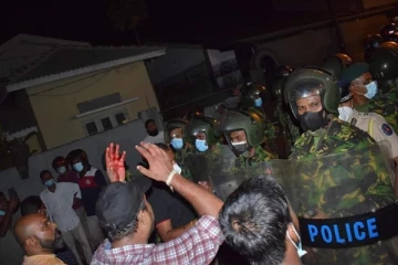 பொது மக்களால் ஜனாதிபதி இல்லம் சுற்றிவளைக்கப்பட்ட போது பொறுமை காத்த கோட்டாபய