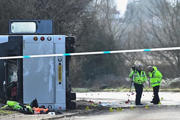 இங்கிலாந்தில் இடம்பெற்ற கோர விபத்து | A Freak Accident In England