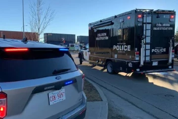 பாய்ந்து வந்த இரயில்... தூக்கி வீசப்பட்ட கனேடிய பெண்