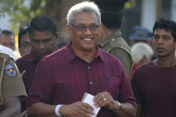 நாட்டின் தலைவர் என்ன கோழையா? முன்னாள் அமைச்சர்களை வெளுத்து வாங்கிய ஜோன்ஸ்டன்