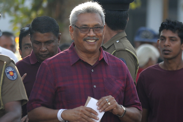 நாட்டின் தலைவர் என்ன கோழையா? முன்னாள் அமைச்சர்களை வெளுத்து வாங்கிய ஜோன்ஸ்டன் - ஐபிசி தமிழ்