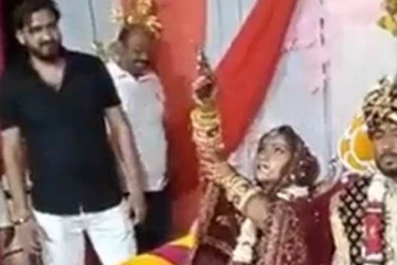 திருமண வைபவத்தின் போது துப்பாக்கிப் பிரயோகம் செய்த மணமகள்