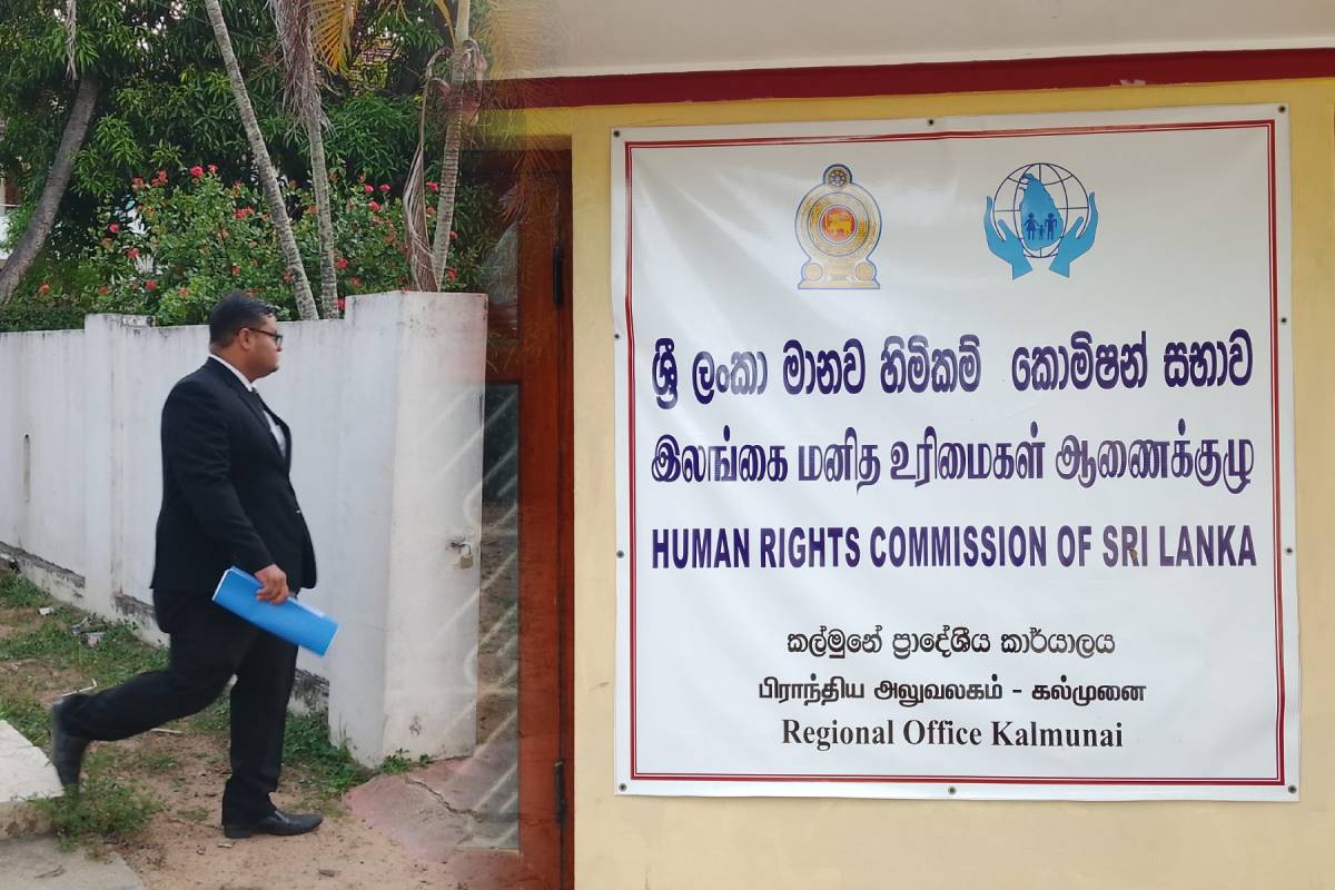 முஸ்லிம் பெண் ஊழியர்களின் உரிமை மீறல் : மனித உரிமைகள் ஆணைக்குழுவில் முறைப்பாடு | Violation Of Rights Of Muslim Female Employees முஸ்லிம் பெண் ஊழியர்களின் உரிமை மீறல் : மனித உரிமைகள் ஆணைக்குழுவில் முறைப்பாடு | Violation Of Rights Of Muslim Female Employees