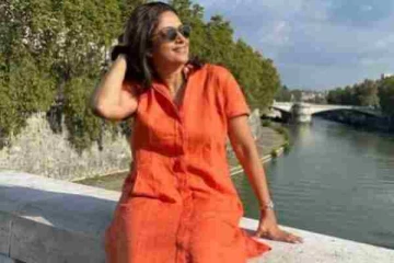 என்றும் 16 போல் ஜொலிக்கும் நடிகை நதியாவின் அழகிய புகைப்படங்கள்