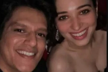 கிசுகிசுக்கப்படும் காதலருடன் இரவில் ஒன்றாக சென்ற நடிகை தமன்னா.. வைரலாகும் புகைப்படம்