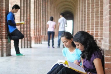 பகிடிவதையில் ஈடுபட்ட 6 மாணவர்களுக்கு வகுப்பு தடை