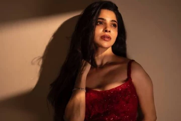 இளசுகளை கவர்ந்து வரும் திவ்யபாரதி.. ட்ரெண்டி லுக்கில் எப்படி உள்ளார் பாருங்க!