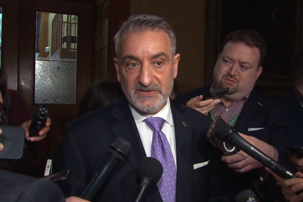 ஒன்டாரியோவில் பட்டமளிப்பு விழாக்கள் குறித்து சர்ச்சை: கல்வி அமைச்சர் விளக்கம் | Ontario Education Minister Tells S