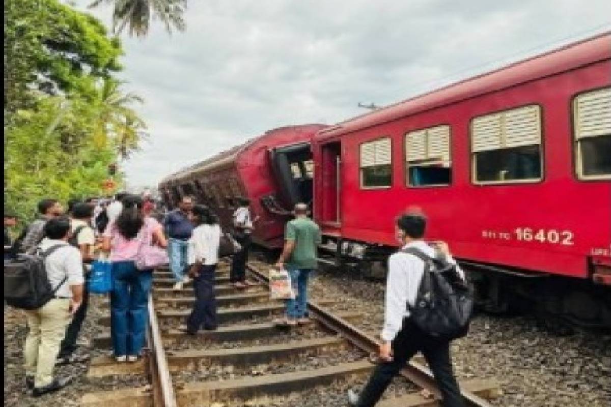 மீண்டும் தடம்புரண்ட