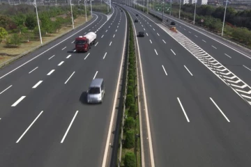 தேசிய நெடுஞ்சாலைகளில் புதிதாக பச்சை தூண்கள் - என்ன காரணம் தெரியுமா?