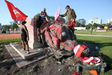 வின்னிபெக்கில்   சிலைகள் கவிழ்ப்புக்கு பிரித்தானியா கண்டனம்