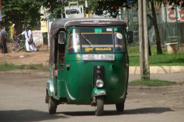 போதைப் பொருளுக்காக முச்சக்கர வண்டியை திருடிய நபர்கள்