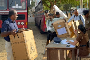 வடக்கு மாகாண வாக்களிப்பு நிலையங்களுக்கான வாக்குப் பெட்டிகள் அனுப்பி வைப்பு