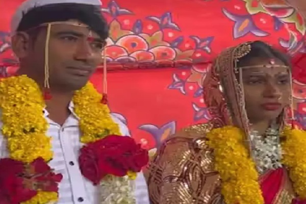 சுடுகாட்டில் மகளின் திருமணத்தை நடத்திய தந்தை; காரணத்தால் பலரும் நெகிழ்ச்சி! | Tir By Getting Married In The Crematorium
