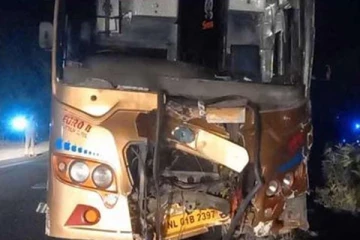 மீட்க சென்ற ஆம்புலன்ஸ் மீது ஆம்னி மோதி கோர விபத்து - 3 பேர் பலி!