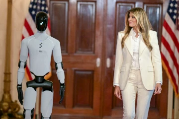 11 மொழி பேசும் மனித ரோபோ; அறிமுகம் செய்தார் மெலனியா ட்ரம்ப்