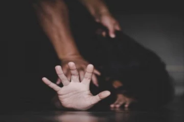 குழந்தையை ஆசையாய் பார்க்கவந்த சிறுமி - கர்ப்பமாக்கிய கட்டிட மேஸ்திரி!