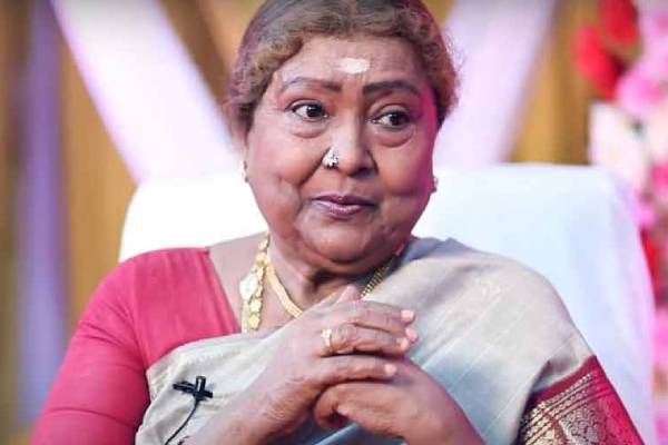 கடைசி வரை தற்கொலை செய்த நடிகை ஷோபாவை பார்க்கவே முடியவில்லை- வருத்தப்பட்ட நடிகை | Sn Parvathy About Late Actress Shobana